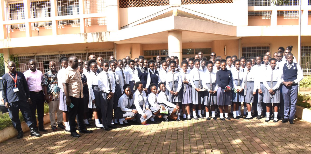 @MakCoNAS staff have on the sidelines of the @Makerere Career Fair taking place in the Freedom Square today briefed S.6 Science students of Holy Cross Lake View SSS in Jinja about the programmes offered at the College & the career opportunities the Bachelor of Science presents.