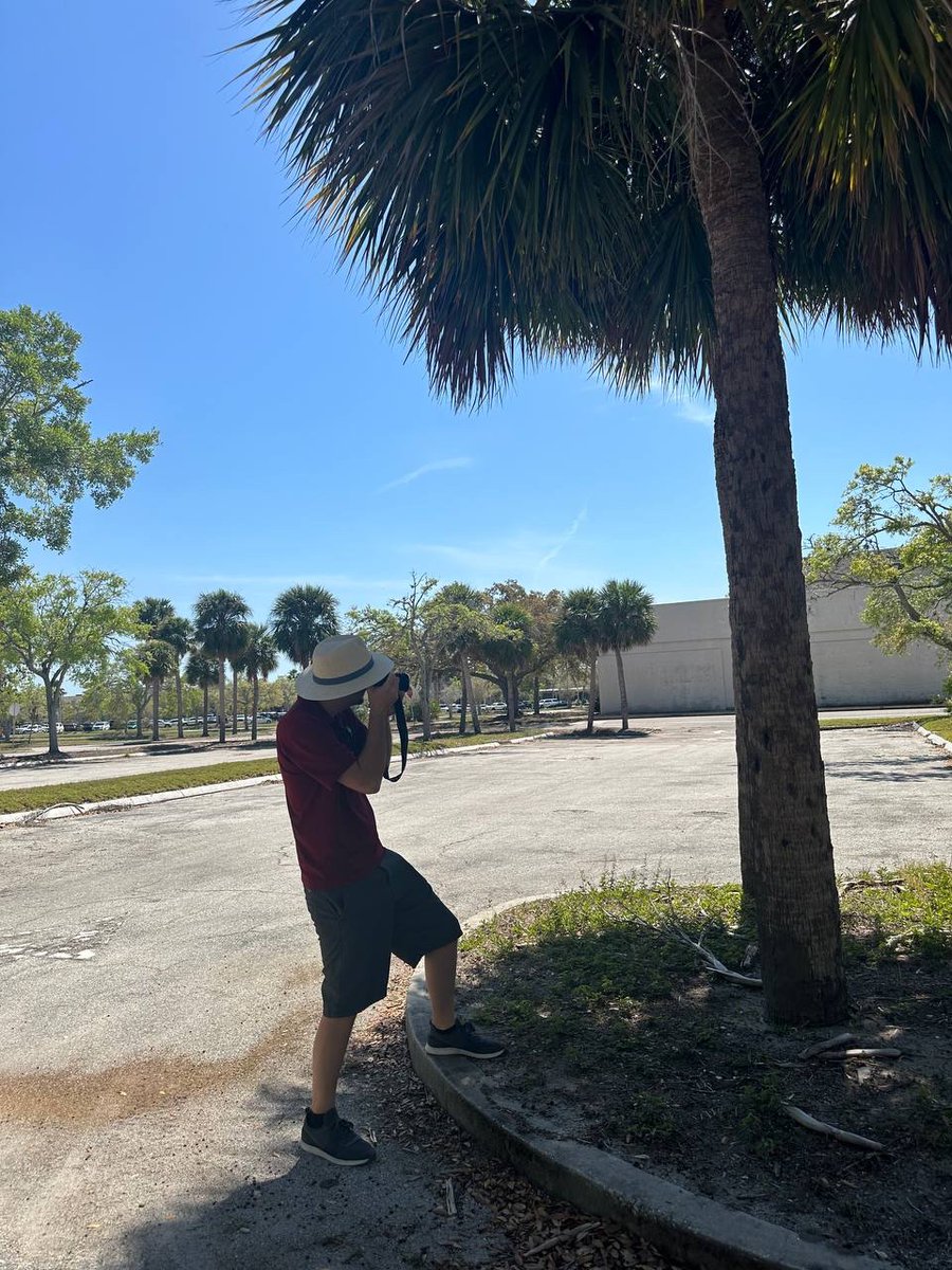 Lions_Share_'s tweet photo. ‘When I say this team is non stop working , I truly mean it. Out getting texture shots and reference level design shots as we speak.’
The @FortBlockGames guys hard at work 🇺🇸🔥💎🦁 https://t.co/qVVPeWhzuW
