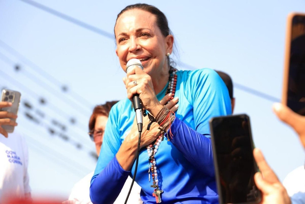 This week, María Corina Machado, despite being banned, announced plans to file her candidacy for Venezuela's presidency. Don't miss the last of three talks as she appeals to the Venezuelan diaspora in the U.S. buff.ly/4aeitAn