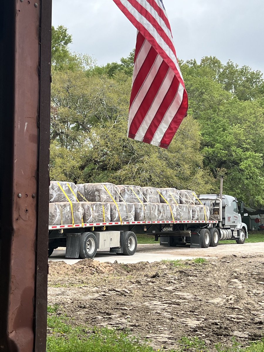 ImpactfusionI's tweet photo. $IFUS #Hay #drought #cattle #beef #USA   SGP+ another load to Illinois. Made in USA. Call Marc 800-775-4130 Back to Work! https://t.co/hxPYTqwFLL
