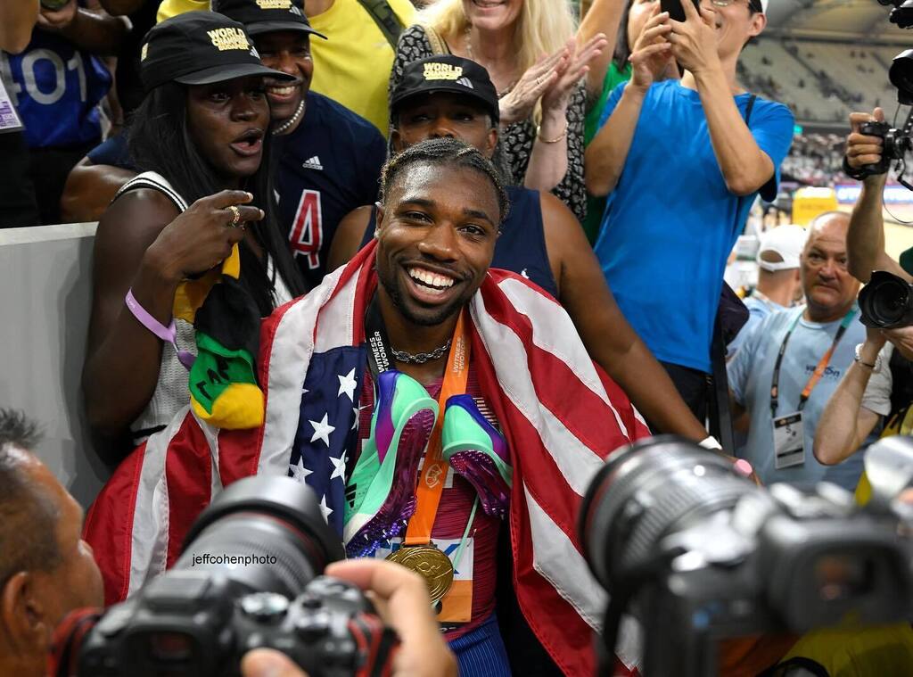 Noah Lyles 🇺🇸, winning the 2023 World Championship in the 200 meters in Budapest. 🏆 Noah won 3 golds at Budapest, 100m, 200m and 4x100m relay. . . . . . #noahlyles #usatf #worldchampion #200m #trackandfield #athletics #jeffcohenphoto #budapest23 @nojo18 instagr.am/p/C4i32RhPMDS/