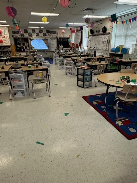 NorfolkPrimary's tweet image. Classroom shenanigans are in full swing today! From disappearing markers to spontaneous dance parties, there&apos;s never a dull moment with our amazing students. 😄🎉 #classroomfun #teachinglife