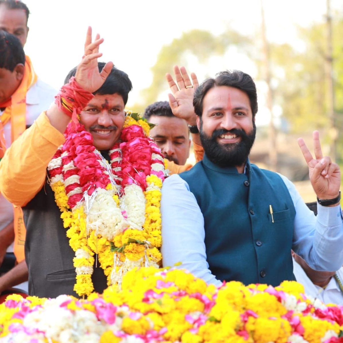 Harsh_Sanatani's tweet photo. उज्जैन लोकसभा के लोकप्रिय प्रत्याशी आदरणीय श्री @bjpanilfirojiya जी के उज्जैन आगमन पर स्वागत कर अग्रीम जीत की शुभकामनाएं प्रदान की।

#bjp #bjp4mp #bjp4ujjain #HSK4BJP #BJYM #Ujjain #viral #loksabhaelection2024 https://t.co/XPl3eplja1