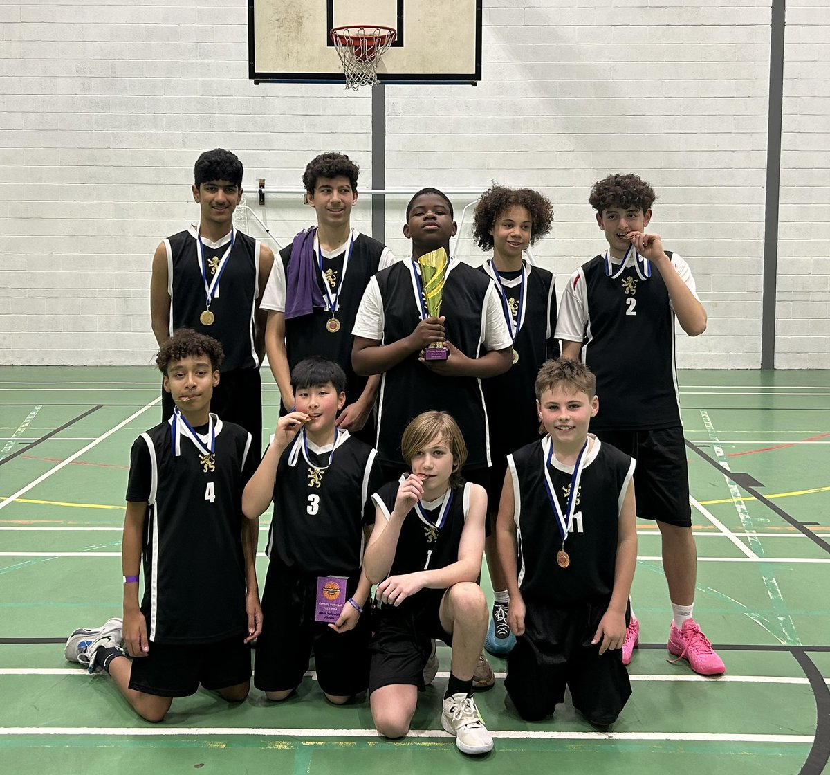 A great team performance saw our u14 boys win the Coventry Basketball Championship with a 56-37 win against Bluecoat the evening. Well done boys!! 🦁🏀🏆