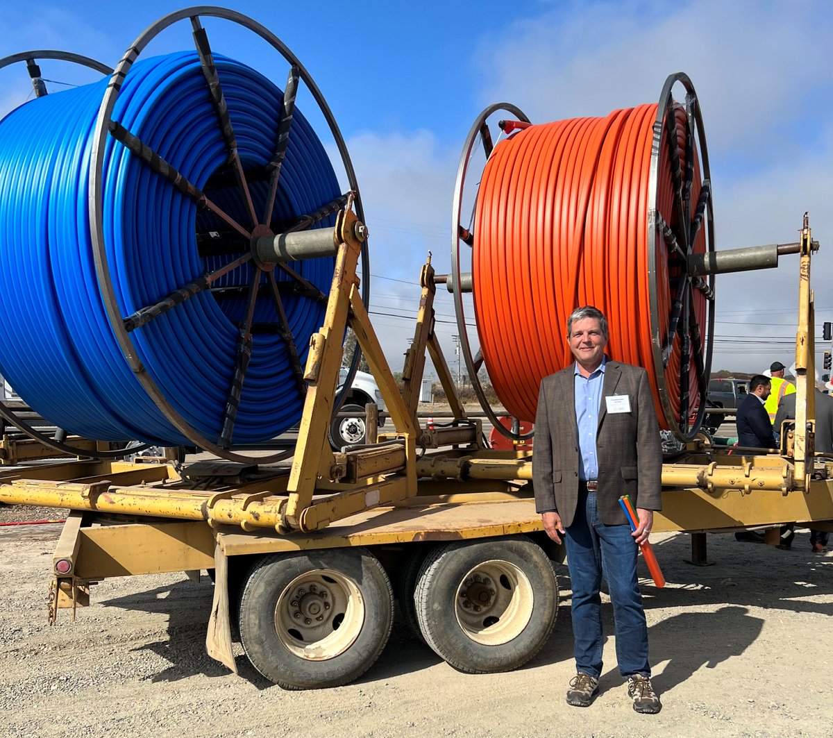 Today @TheCACoast approved @CaltransHQ & @CADeptTech's permit to build 156 miles of #MiddleMileBroadband Network on North Coast highways, including conduit & fiber optic cable. Bringing together 3 state agencies, 3 counties, and 9 local governments is no easy feat. Thank you all!