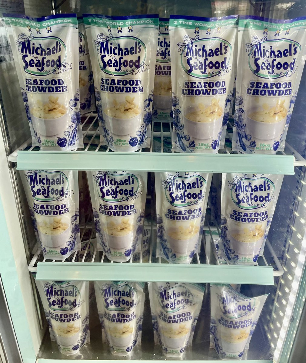 investandcreate's tweet image. If you’re ever in @CarolinaBeachNC, give Michael’s Seafood a visit. The best seafood in #CBNC - they don’t even own a fryer. 

Their homemade tartar sauce is LIFE-ALTERING - the BEST in the WORLD. And I consider myself an expert on tartar sauce. 

They also make their own chowder…