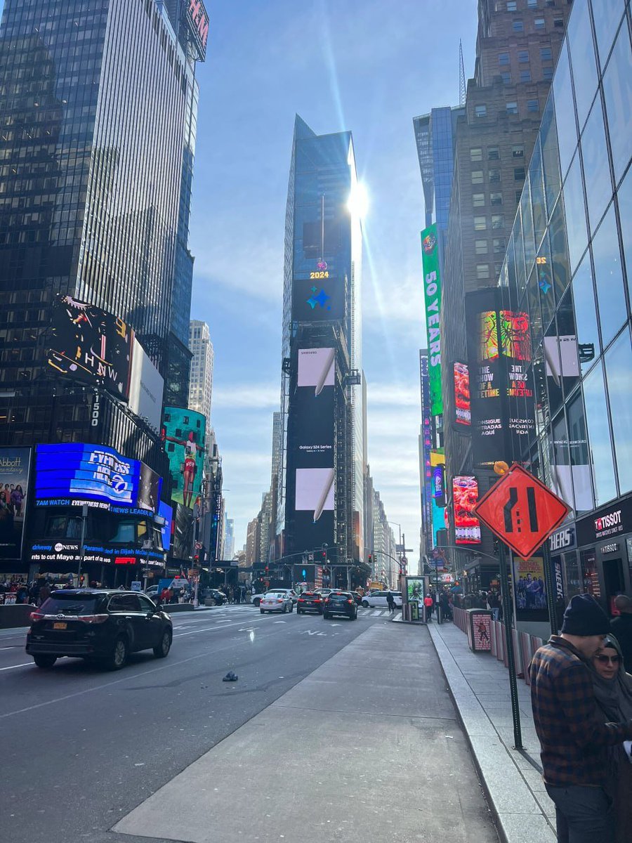 datcrawks's tweet photo. Shopping in New York https://t.co/P3GPIX10LN