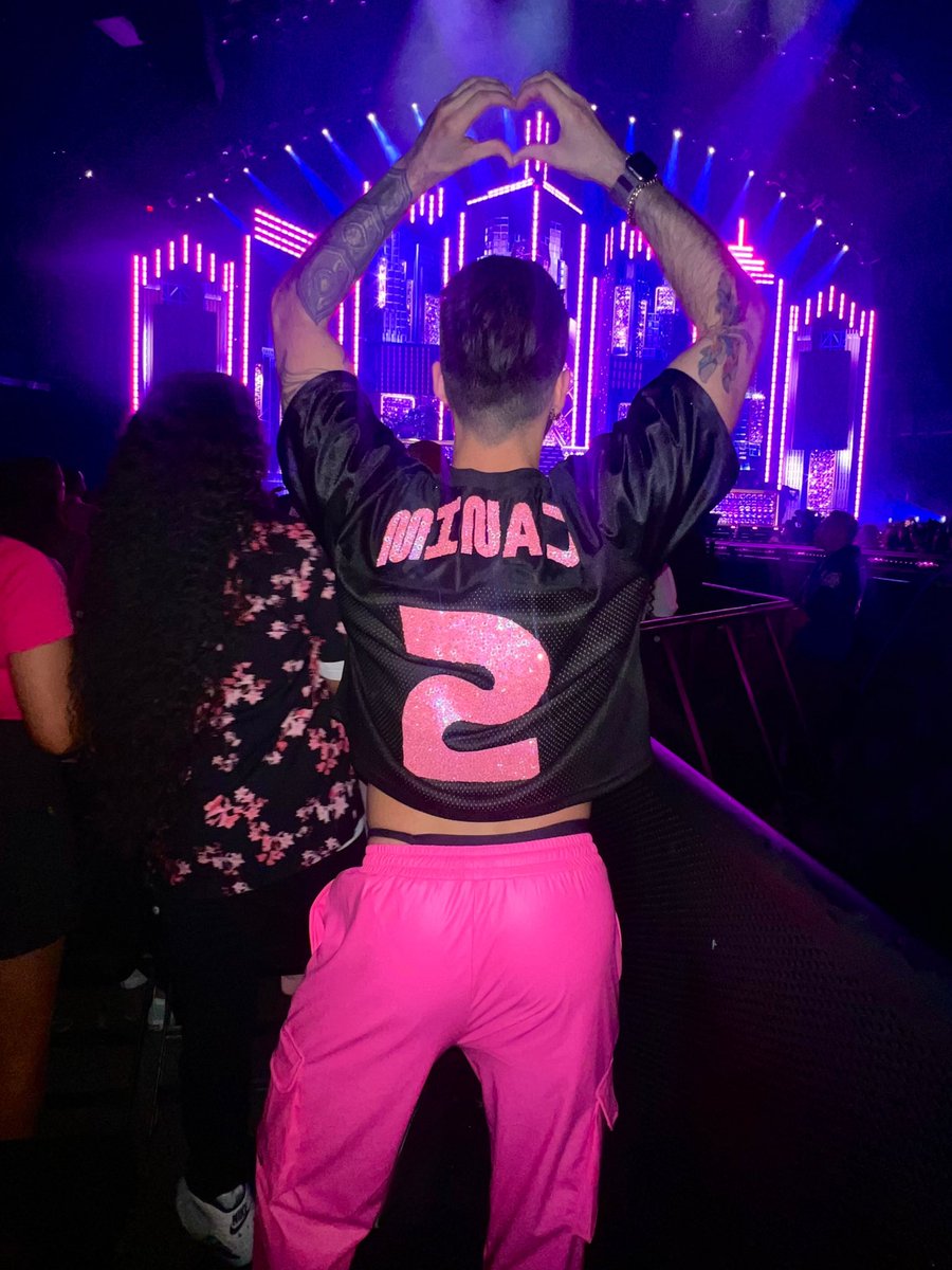 Thank you for getting me through the hardest of times, and vibing during the best of times 💖 @NICKIMINAJ #GagCity #GagCityPhoenix #Pinkfriday2GAGCITYWorldTour