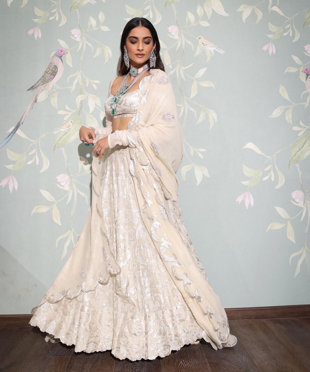 GIu37IyWAAAaDGx?format=jpg&name=large