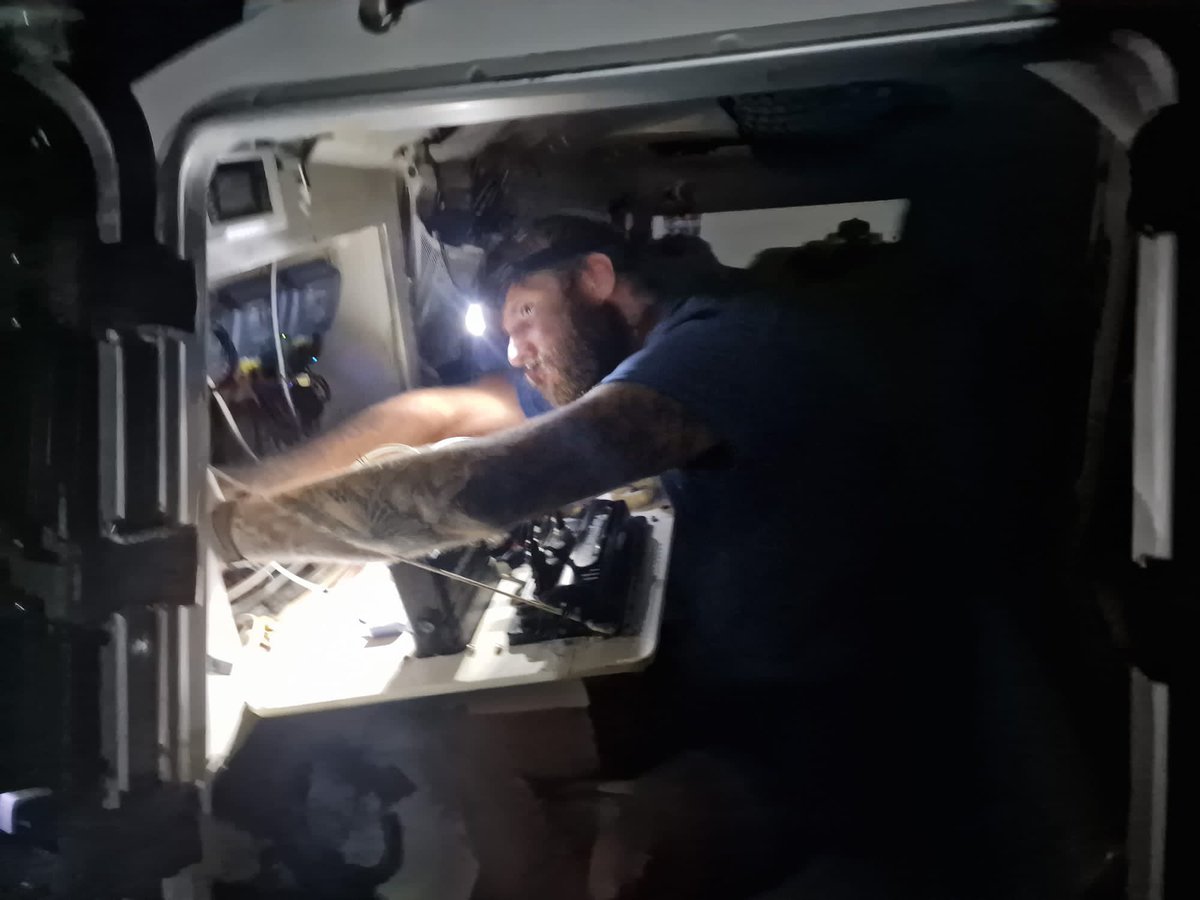 Skipper Gus working on the electrics …in the dark🔌in the early hrs of day 6. The team incurred electric issues with the back-up generator to the primary solar system source - as highlighted in the post on 9 Jan. As always, Just Giving link below ⬇️ justgiving.com/crowdfunding/a…