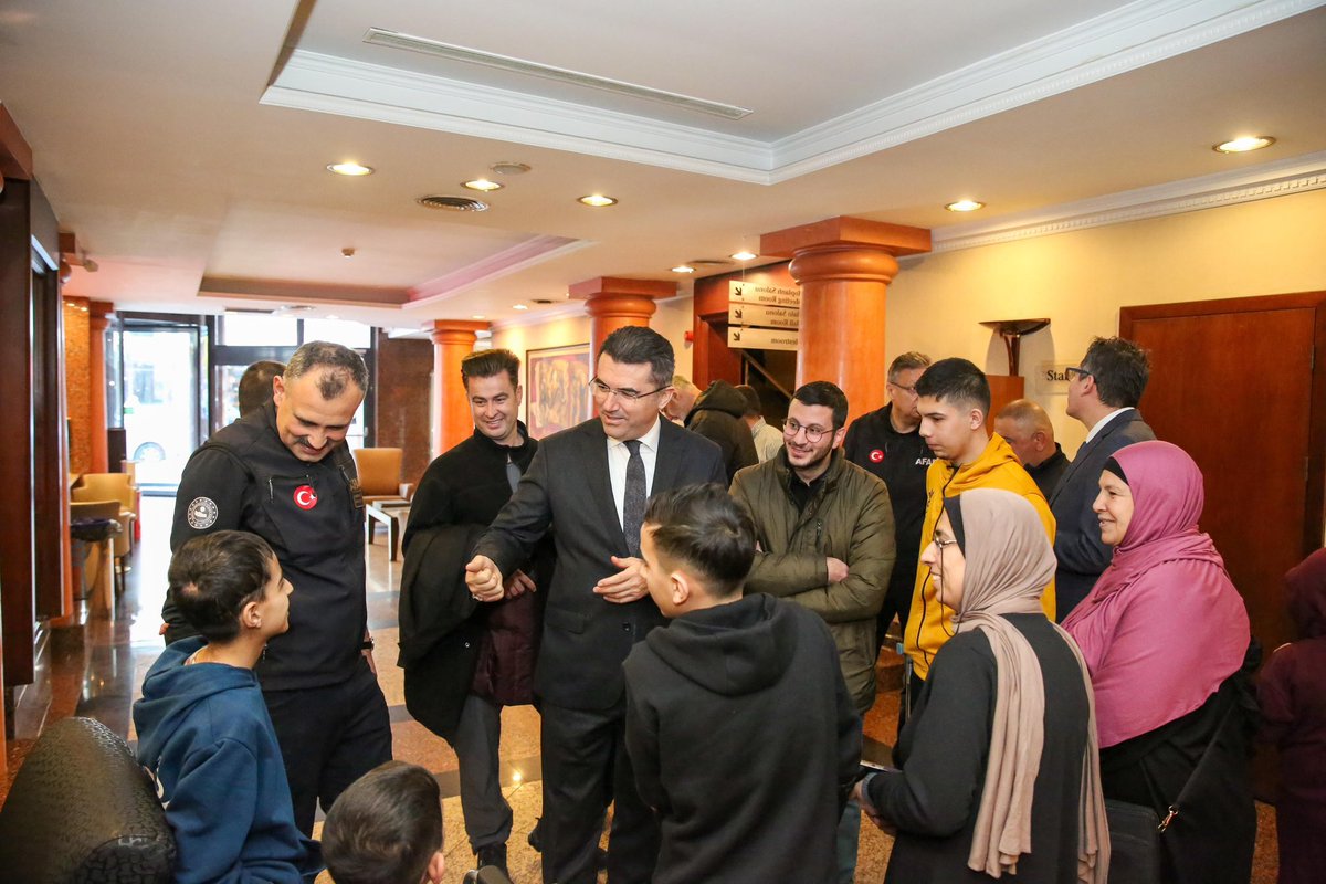 🇹🇷🇵🇸 Filistin’in ve Filistinli kardeşlerimizin yanındayız!

Dünyanın vicdanı olan Ülkemiz, iyiliğin ve insanlığın sesi olmaya devam ediyor.

#AFAD Başkanımız Vali Sn.Okay Memiş, vatanlarında uğradıkları zulüm nedeniyle ülkemizde tedavi gören Filistinli aileleri ziyaret etti.