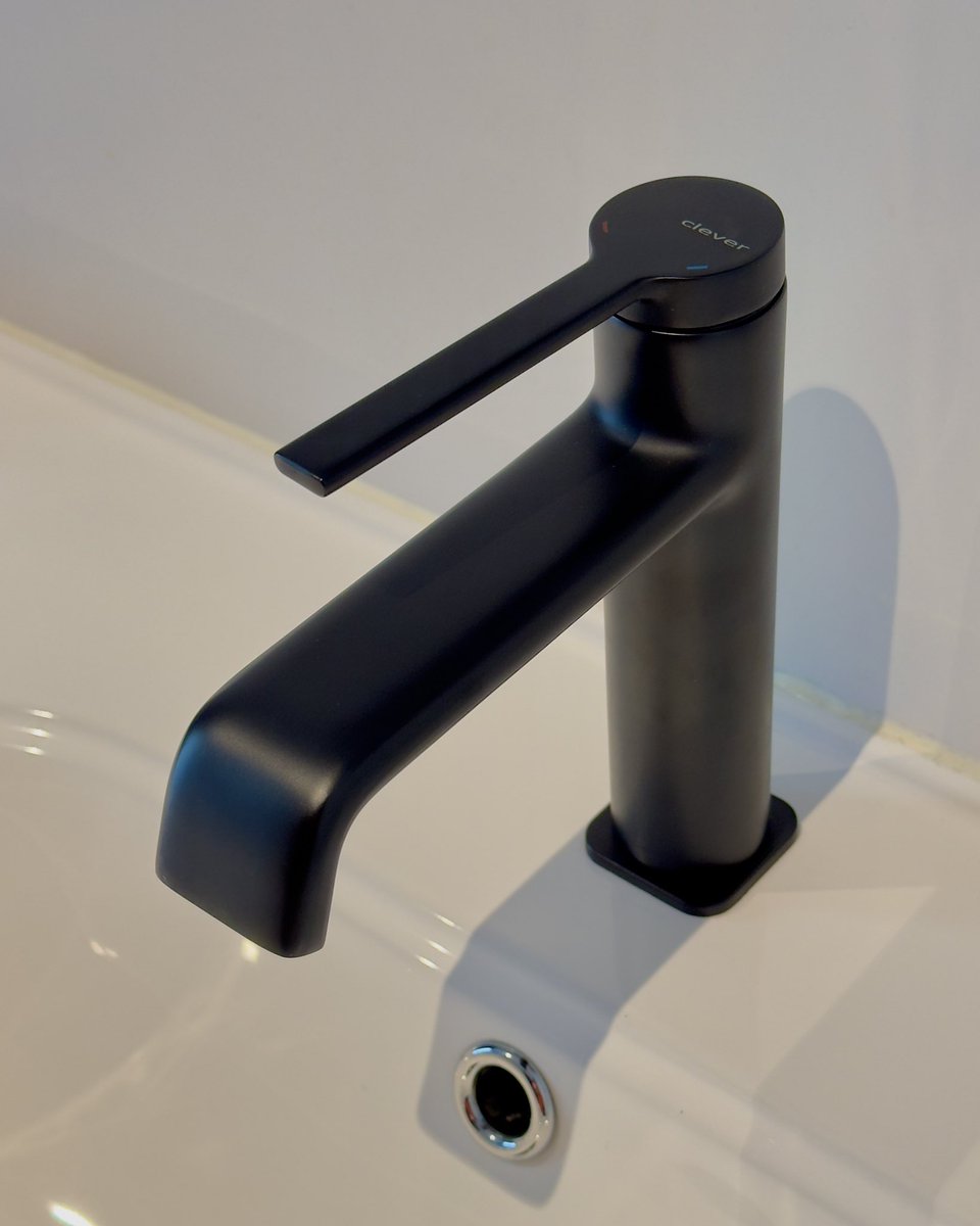 Instalación de sistema de ultrafiltración de agua en nuestro showroom #CasaSophia. 
Y también nuevos grifos de diseño exquisito, todo para poder mostrar a nuestros clientes el mejor producto.
Gracias a @standardhidraul por la colaboración. #salud #sostenibilidad