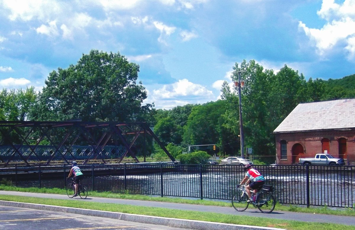 Join us on 4/10 at 5:30 for an online meeting about the Franklin County Bikeway Plan update. Interested parties in the region, please join us to learn more and provide input!  View the prior plan and register at frcog.org/event/regional…