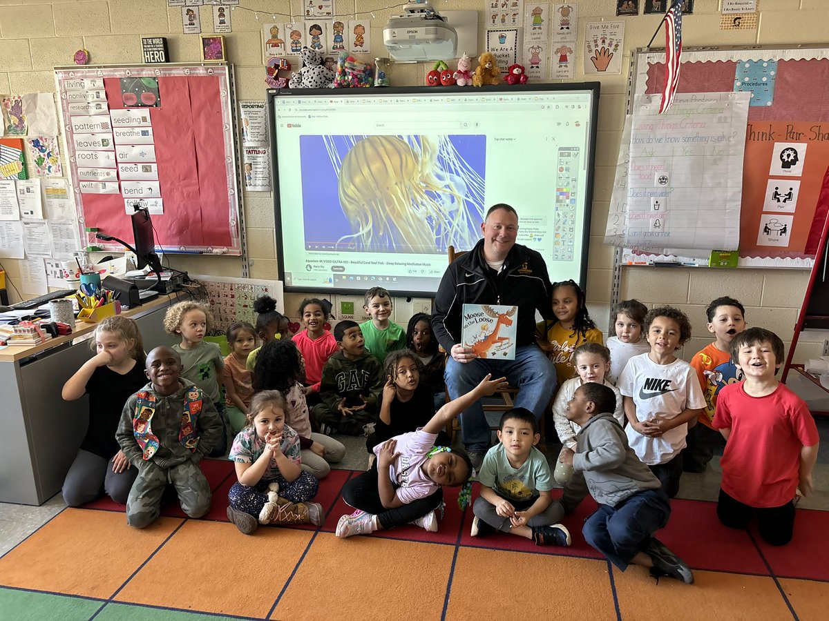 WavoDirectorTL's tweet photo. Thanks for having me as a guest reader, Cherry Room!  You are so smart! https://t.co/RxkZ8tQA9P