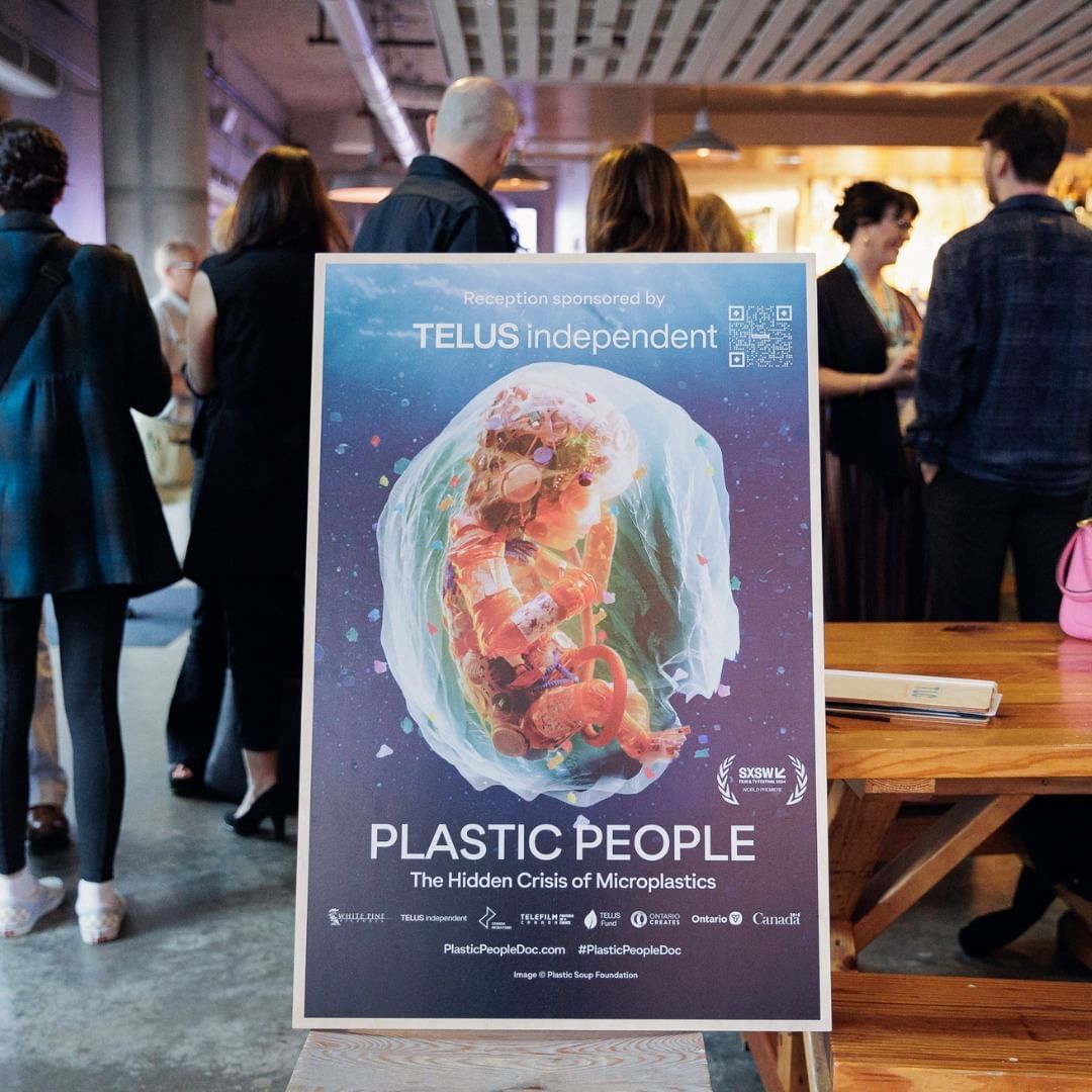 Unveiled last weekend at @sxsw , 'Plastic People' shared the unsettling realm of microplastics, spotlighting the urgent health concerns intertwined with plastic pollution. See the trailer at plasticpeopledoc.com/film/
📸 RP @plasticpeopledoc #sxswfilm #sxsw #sxsw2024 #microplastics