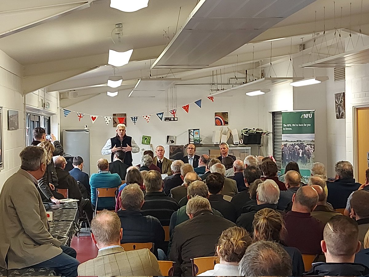 Moo4organic's tweet image. Challenging and forthright conversations from @nfusouth members with @SteveBarclay @ProagriLtd @DavidatWestons facilitated by #SirGeofferyCox at @KivellsAgri Holsworthy market.Many topics covered including 
Btb, @NaturalEngland and #sfi @DefraGovUK @JanetHughes @KapilaSandy