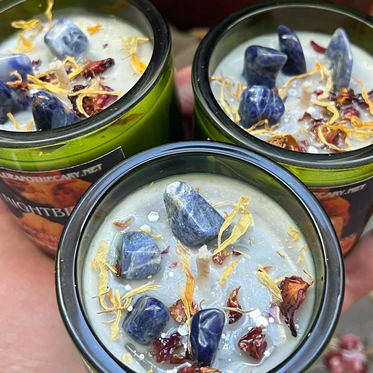 hi friends if anyone feels like getting something from the shop today I will add some extra goodies 🥺💛