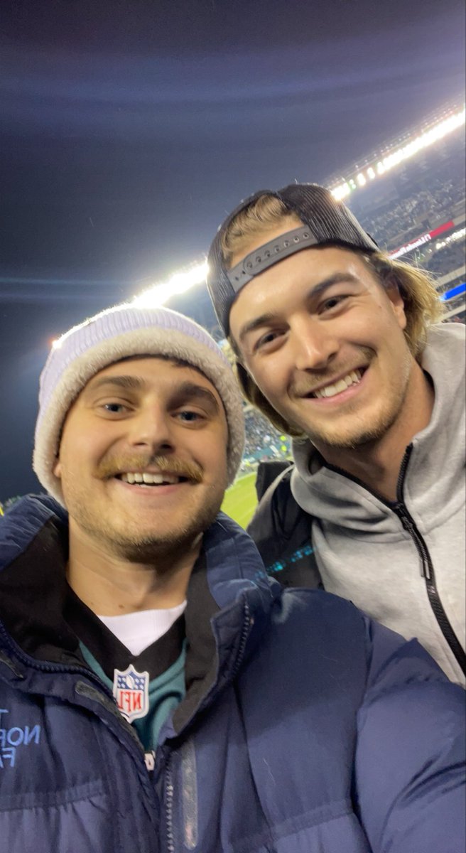 Dan (@danlikestwea) on Twitter photo 