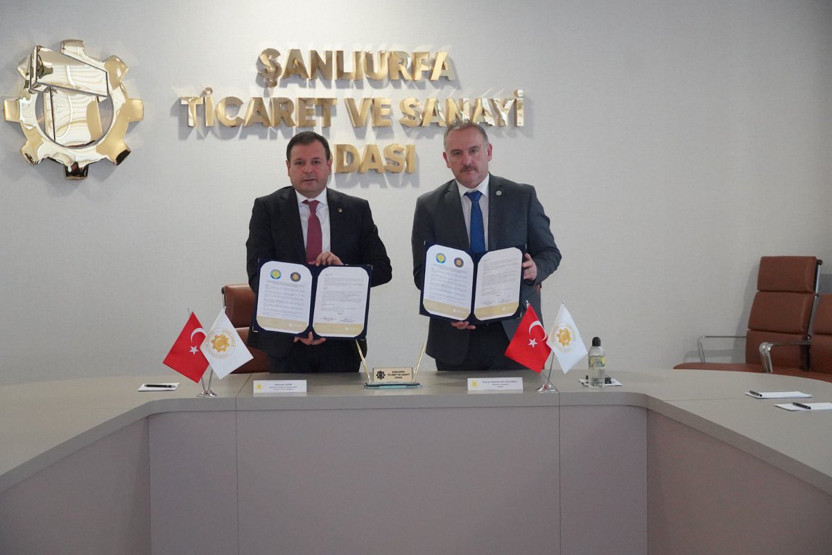 Harran Üniversitesi rektörü Prof. Dr. M. Tahir Güllüoğlu ve ŞUTSO başkanı Mehmet Yetim’in imzaladığı protokolle ALO İHRACAT projesi başlıyor. 
<a href="/sanliurfatso/">ŞUTSO</a> <a href="/mtahirgulluoglu/">Prof. Dr. Mehmet Tahir GÜLLÜOĞLU</a> <a href="/mdoganyetim/">Mehmet Doğan Yetim</a> <a href="/serhatkrd/">Serhat KARADAĞ</a> <a href="/aksuyunusemre28/">YUNUS EMRE AKSU</a> <a href="/hrumedya/">Harran Üniversitesi</a> <a href="/SSBMYO1/">Şanlıurfa Sosyal Bilimler MYO</a>