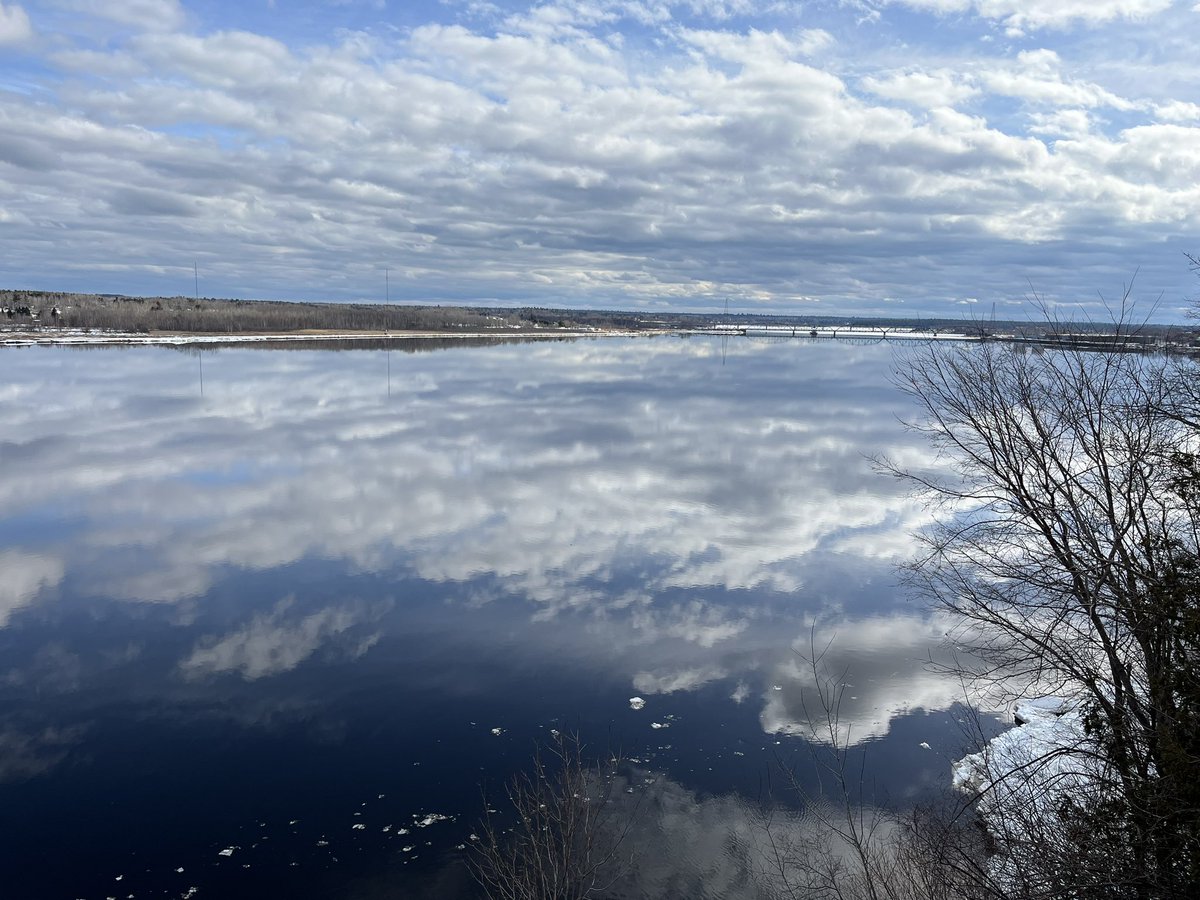 L19guy's tweet photo. The River is back! #Miramichi https://t.co/lRrZq6Ytwa