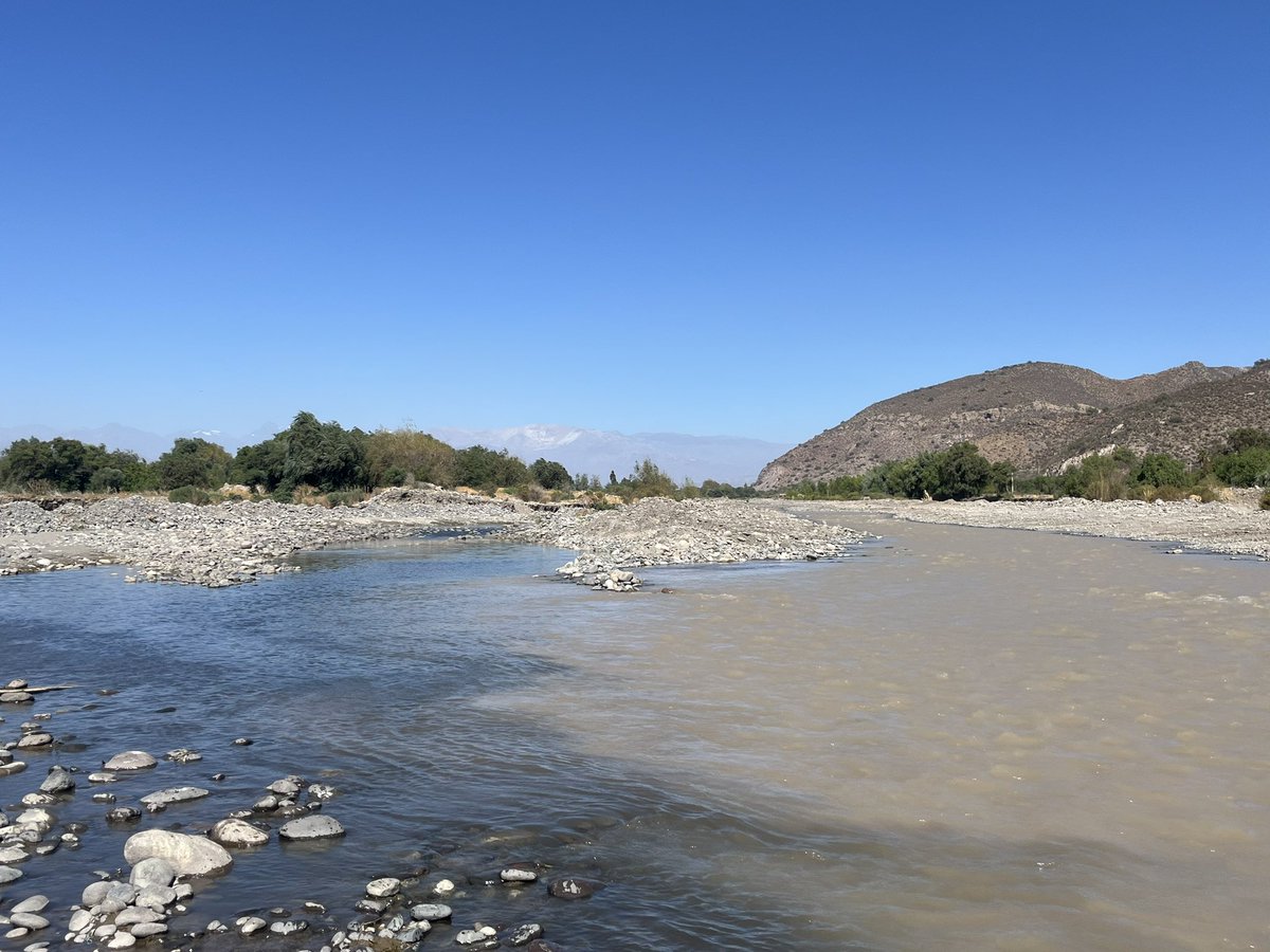 HCGALAZ's tweet photo. DOH quinta region destruyo todo el cauce del rio Aconcagua entre los puentes del el rey y las tinajas en san felipe y nadie dice nada solo para beneficiar empresarios que mas se puede esperar de instituciones corruptas https://t.co/RERqlQ1CMv
