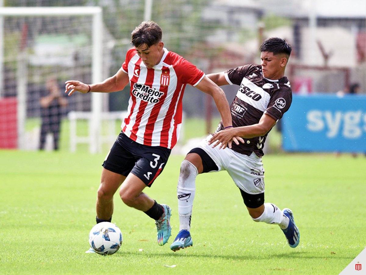 #EDLP 🇦🇹 • ¡GANO LA RESERVA! El conjunto dirigido por Jonathan Schunke derrotó 2-1 a su par de #Platense con un ⚽ doblete de Juan Pablo Arango. 

🔴 La divisional llega a los 7 Pts en la ZONA B de la #CopaProyeccionSurFinanzas.

👉 Prox Fecha 📆: Vs 20/3 🆚 #GodoyCruz (V)