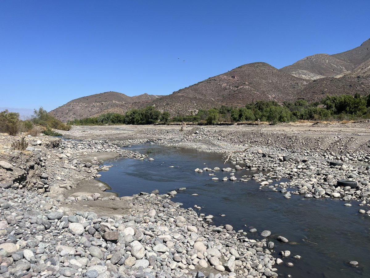 HCGALAZ's tweet photo. DOH quinta region destruyo todo el cauce del rio Aconcagua entre los puentes del el rey y las tinajas en san felipe y nadie dice nada solo para beneficiar empresarios que mas se puede esperar de instituciones corruptas https://t.co/CIwOX4DYfC