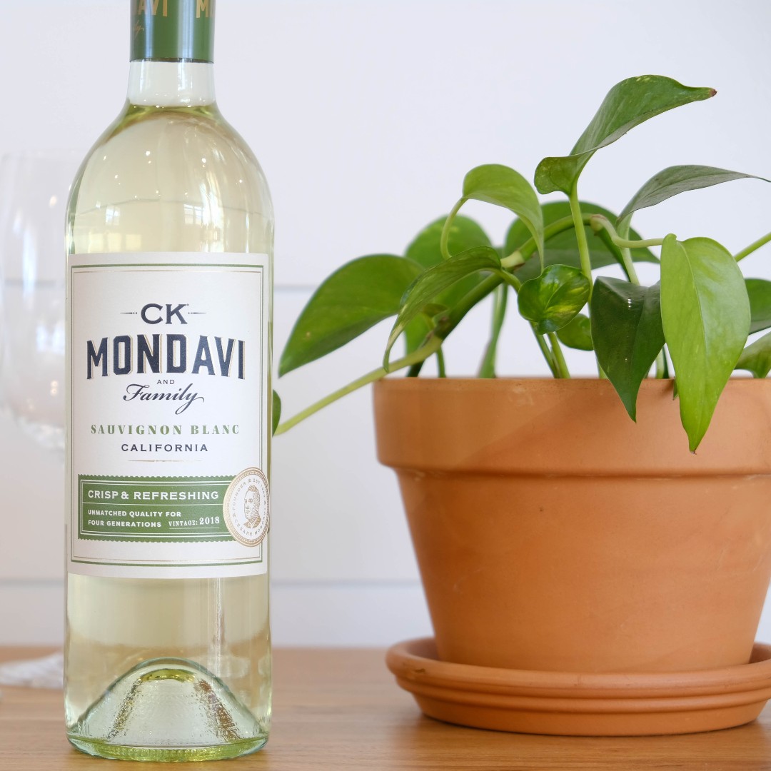 Think of Sauvignon Blanc as the house plant of your wine collection – lively, bright, and always a mood lifter. 🏡🥂 Add a touch of green to it as you head into St. Paddy's Day weekend!