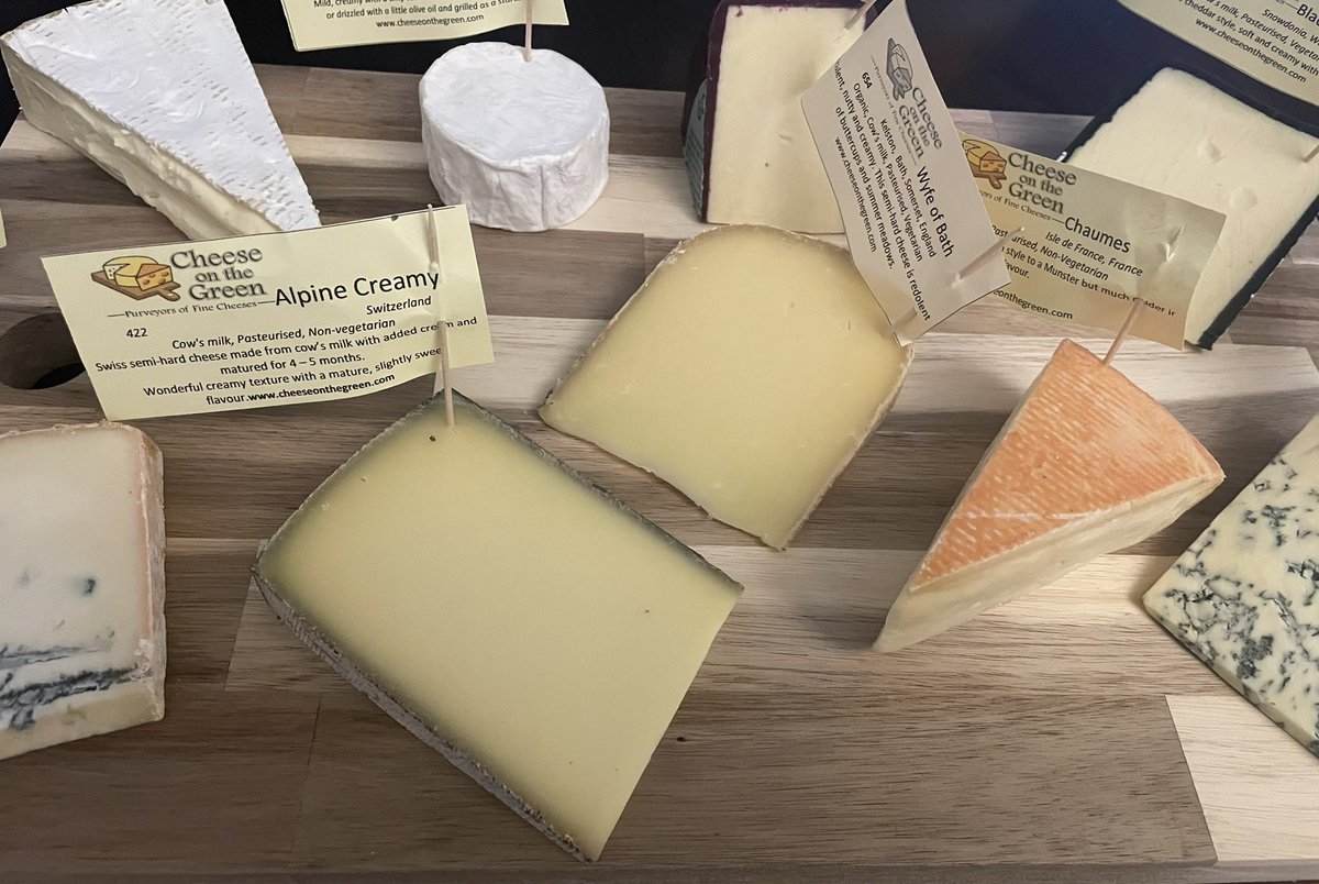 Is there anything better than cheese board Friday? 
Thanks <a href="/RugbyCheese/">Cheese on the Green</a> for a delicious choice as always ! 🧀🧀
#Cheese #CheeseBoard