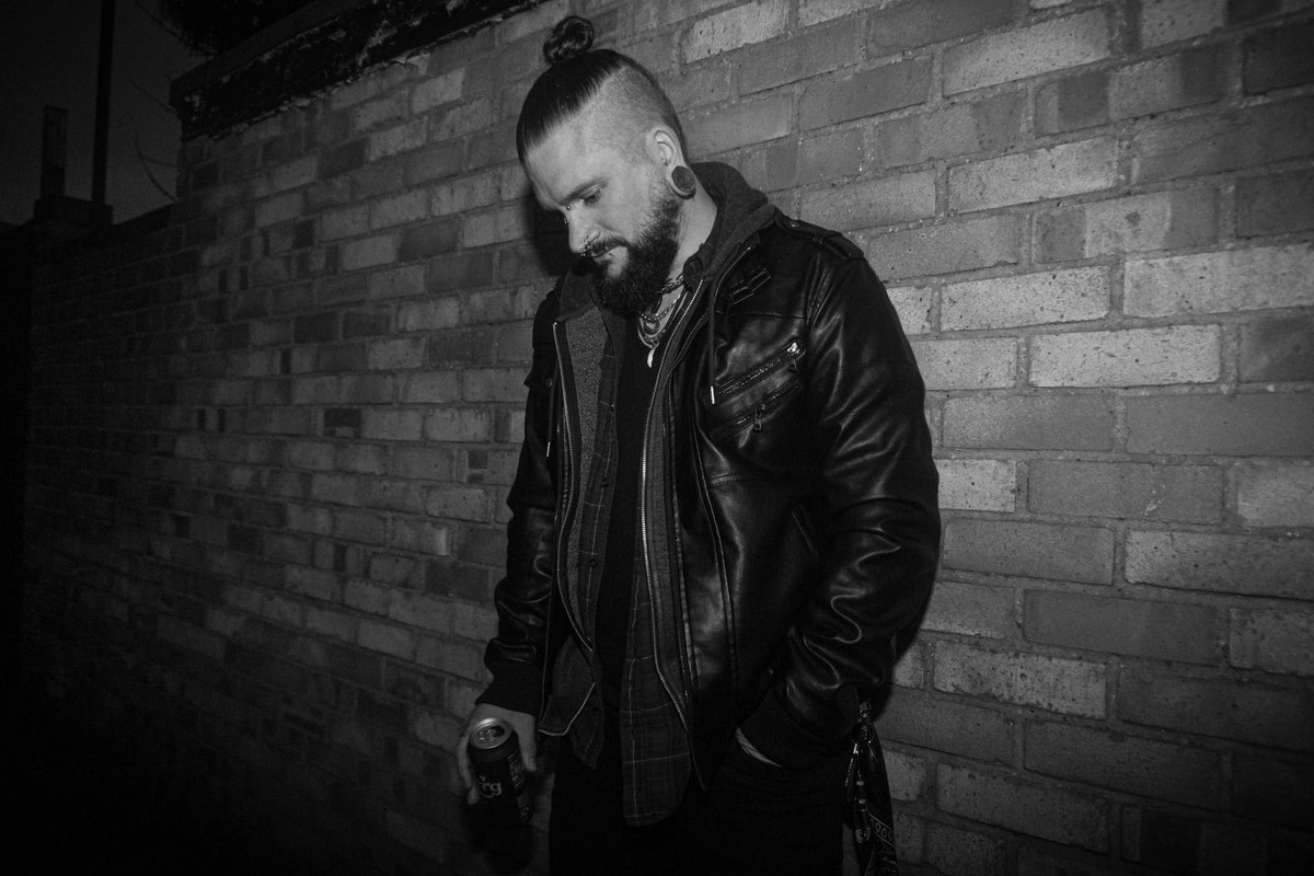 DSLAcoustic's tweet photo. @Inallhonesty213 capturing my best side... misery! 😂 https://t.co/BmW6a77M4N