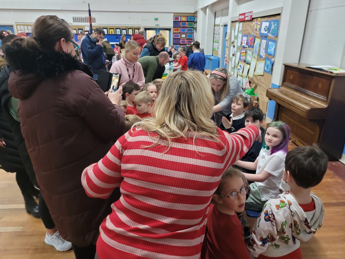 Bursting with pride! Our amazing P5,6&amp;7s wowed us with their awesome demonstrations at our fantastic Science Fair today. Such confidence and creativity 👌 ❤️🧪🥼💥
<a href="/SBCEducation1/">SBC Education</a> <a href="/STEMScotBorders/">STEMScotBorders</a> #scienceweek #inspiring #creativity
