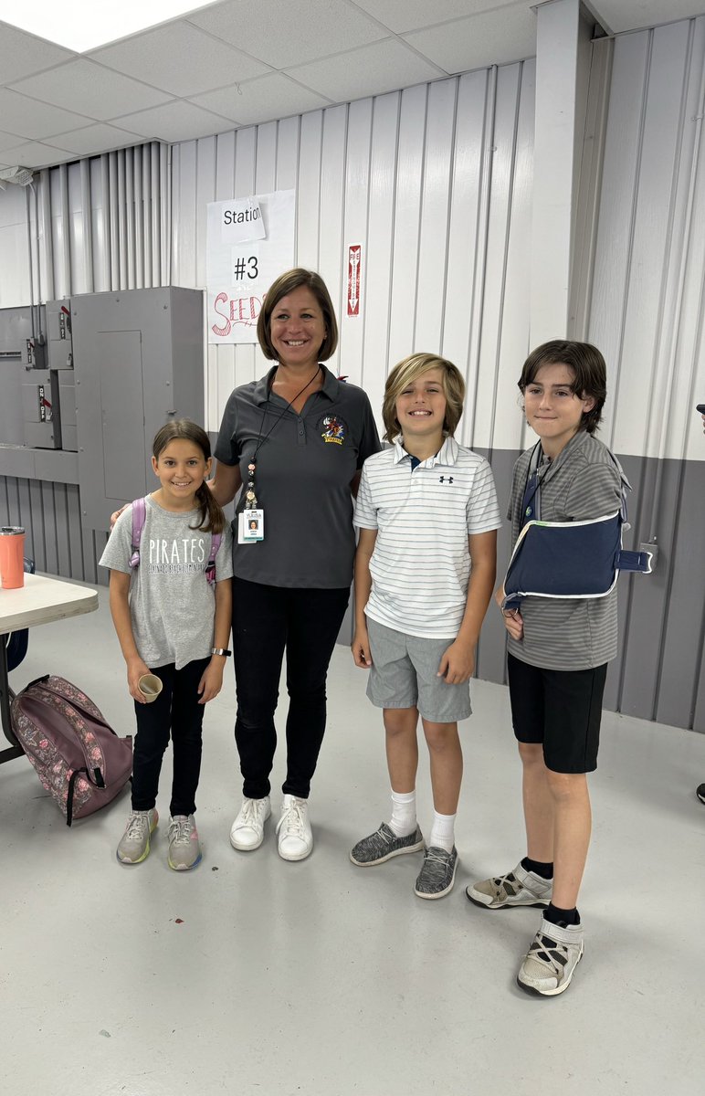 CBESPirates's tweet photo. Coronado Beach was represented by three 5th grade all stars at the VCS Science Expo today!! Our pirates had the presented their projects to district and teacher leaders and participated in engaging hands on science activities! We are so proud!! #cbespirates #VCSscienceEXPO https://t.co/AkbGdtwYYS