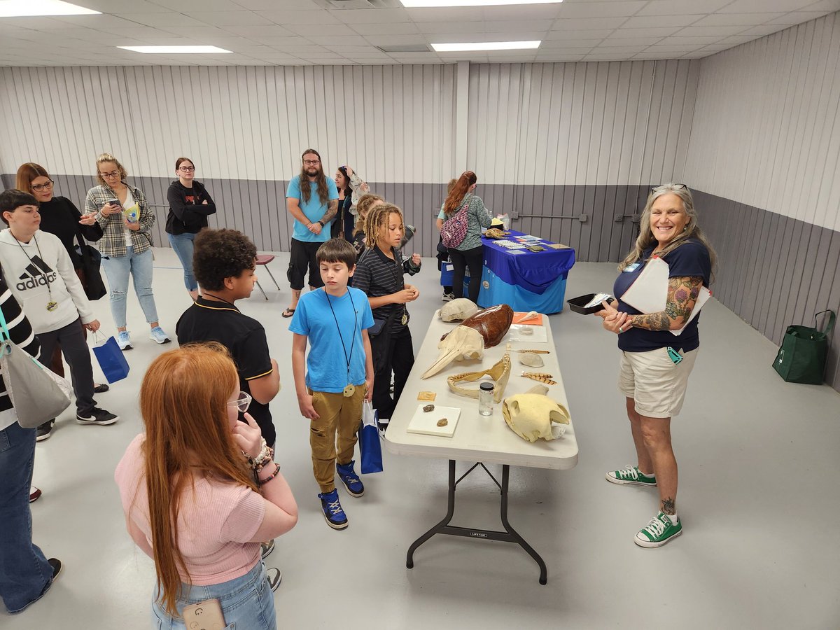 Mhoelker74's tweet image. What a great day at the Voluisa County School District 5th grade Science Expo. I am so proud of the hard work that these students put into thier projects. #vcsscience #SDE