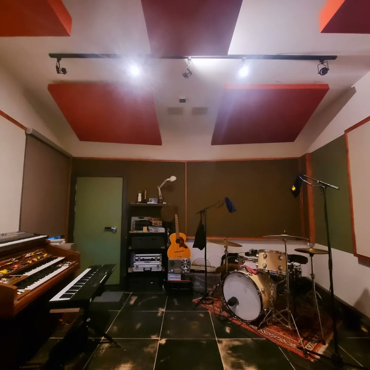 SlowGlassStudio's tweet photo. Surrey Quays recording studio build. Completed STUDIO'C'. More images of rest of build coming soon. #recordingstudiobuild #recordingstudiodesign #recordingstudioconstruction https://t.co/66CB5n7qhB