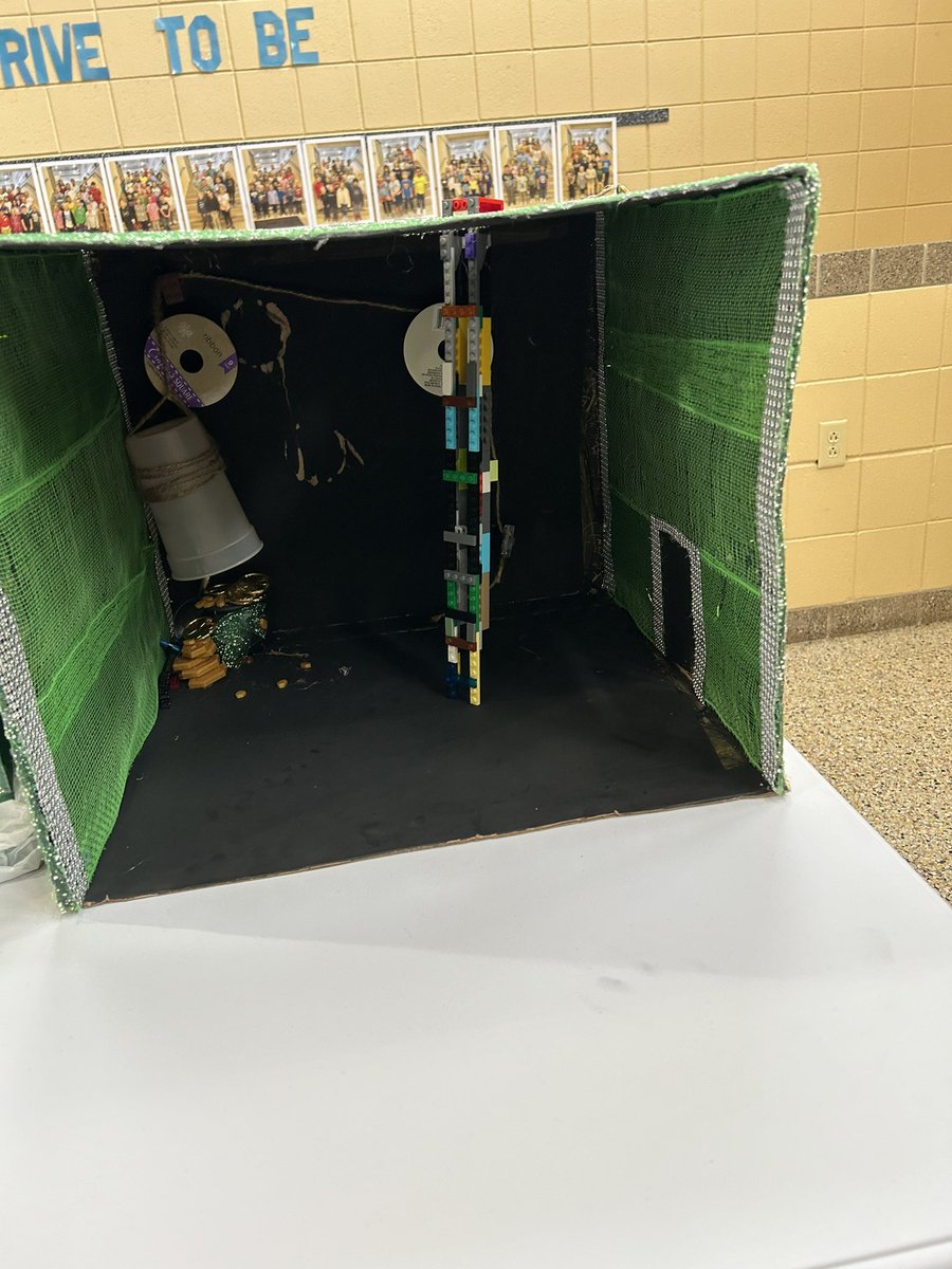 KDewitte71's tweet photo. Leprechaun traps!   Imagination galore!  #cmpride #cougarblue https://t.co/WDYi3cFbDx