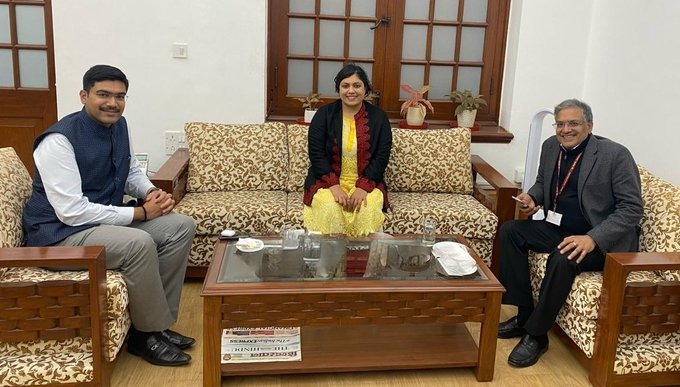 2014 बैच के IAS अफसर मेधा रूपम और मनीष बंसल के घर मे खुशियों का माहौल है क्यों कि उनके पापा IAS ज्ञानेश कुमार 1988 बैच केरल कैडर के अफसर हैं को चुनाव आयुक्त बनाया गया है... 
बेटी IAS मेधा रूपम ACEO ग्रेटर नोयडा और पुत्र IAS मनीष बंसल DM संभल
<a href="/followers/">はうはう</a>
