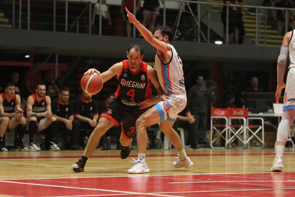 Poco a poco <a href="/diegogerbaudo/">Diego Gerbaudo</a> va recuperando su nivel, que se verá potenciado con el correr de los partidos, como anoche, ante Deportivo Viedma, que se despachó con 10p (2/2 tl, 2/2 t3 y 0/2 tl)+6reb+6as en 19m y fue clave en la remontada del león.
📸 <a href="/AmeghinoOficial/">Club Florentino Ameghino</a> #LigaArgentina