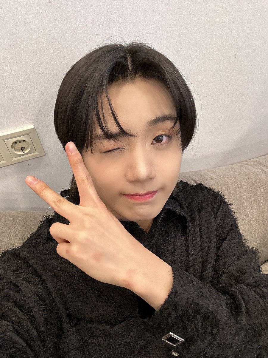 TRENDZ_OFFCL's tweet photo. [#하빛]

오늘 무대도 찢구 올게요🖤

#FROM_TRENDZ #TO_FRIENDZ #TRENDZ #트렌드지 #하금선 #오늘은 #불가리아에서 #불가리스말구요 #헿 https://t.co/kHHrDJuh9c