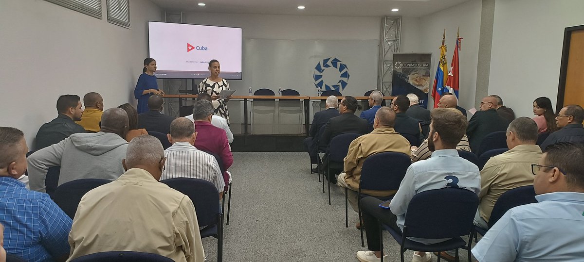 embacubaven's tweet photo. Inicia encuentro entre empresarios cubanos residentes en #Venezuela 🇻🇪 y empresas cubanas, iniciativa que busca fortalecer los vínculos entre #Cuba 🇨🇺 y su emigración. 

Presidieron la iniciativa: presidente @Camara_Comercio, Antonio Carricarte y Embajador @Dagober76504073. https://t.co/g8SJwYNuyq