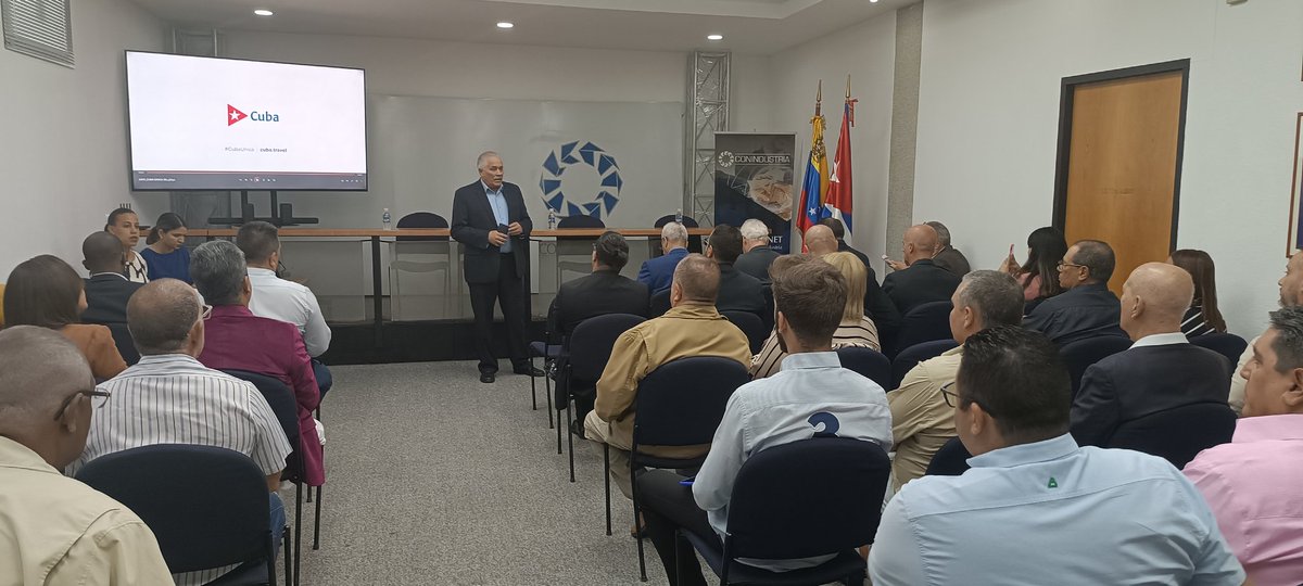embacubaven's tweet photo. Inicia encuentro entre empresarios cubanos residentes en #Venezuela 🇻🇪 y empresas cubanas, iniciativa que busca fortalecer los vínculos entre #Cuba 🇨🇺 y su emigración. 

Presidieron la iniciativa: presidente @Camara_Comercio, Antonio Carricarte y Embajador @Dagober76504073. https://t.co/g8SJwYNuyq
