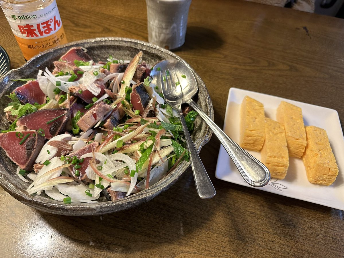 UC_account2016's tweet photo. 3月14日

【朝食】
ご飯
味噌汁

【昼食】サイゼリヤ
コーンスープ
半熟卵のミートソースボロニア風

【おやつ】
たい焼き

【夕飯】
ご飯
カツオのたたき
卵焼き

サイゼヘビーユーザー https://t.co/YBnbaUcpzA