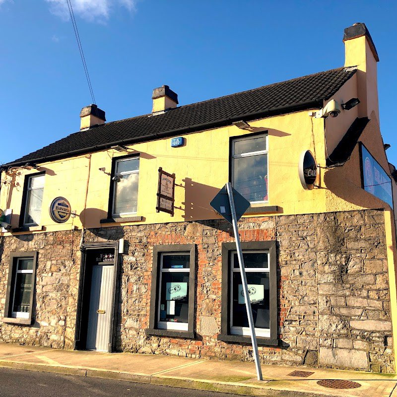 A fantastic week meeting lovely #Limerick people. I had the pleasure of chatting to Tony Ford whose family owned the Imperial on Carey’s Rd from 1900-1988 & today I’d a great chat with the ever-lovely Deirdre Martin of @mickey_martins. All for the pub book in aid of @DSLimerick