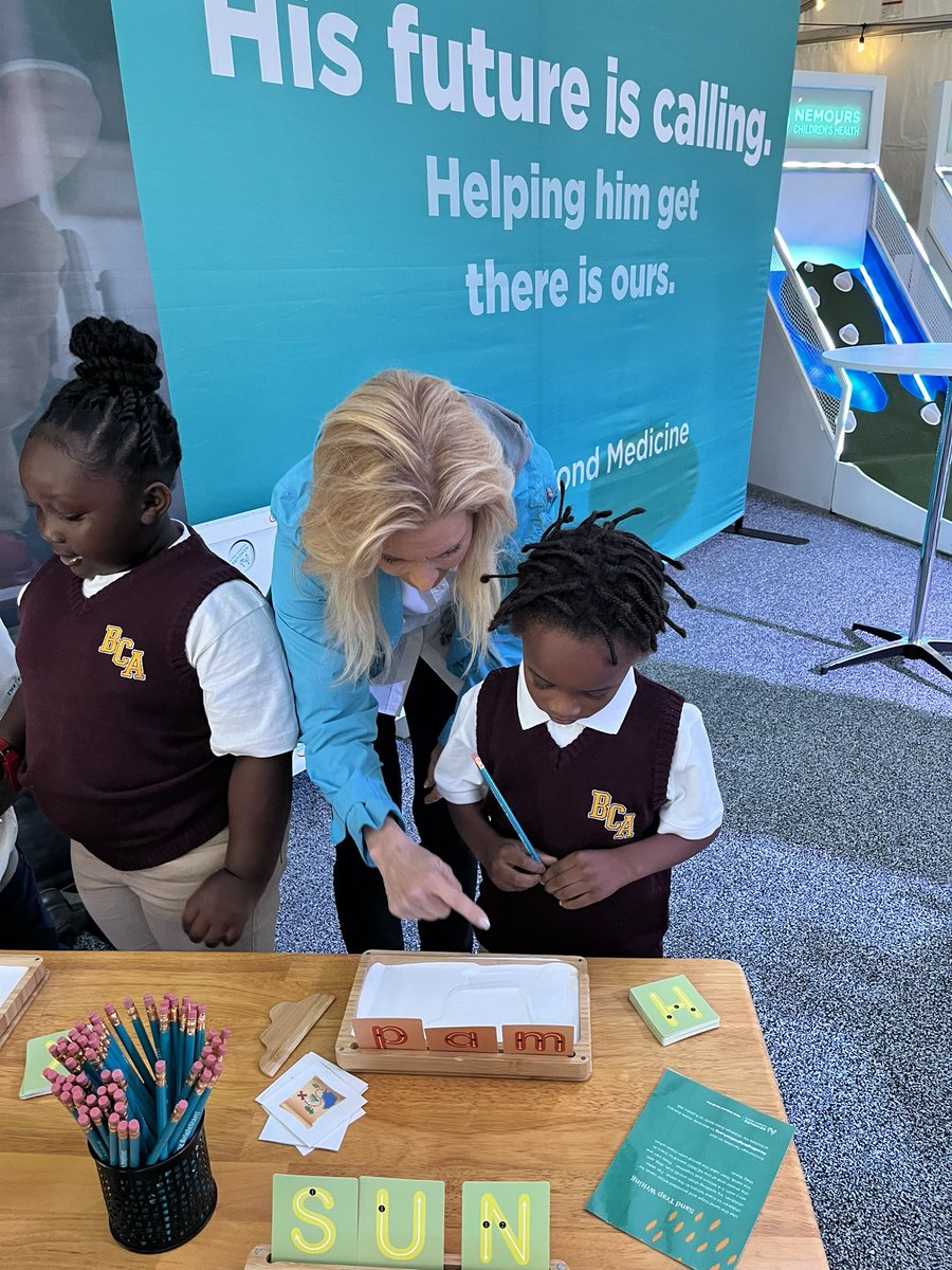 Thanks to @Nemours and @THEPLAYERS for this morning’s literacy event at the Kids Zone! Great to see @MayorDeegan excited more students about #RiverCityReaders. 📚