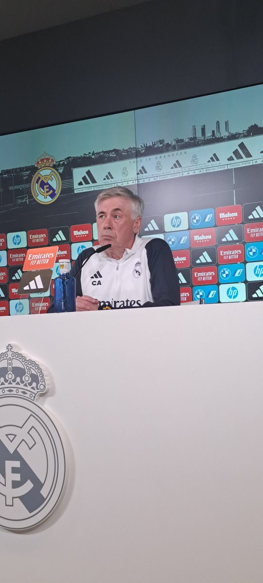 🗣🎙Ancelotti, en rueda de prensa: "Soy optimista. El partido ante el City estará igualado".

"Tenemos que mejorar cosas de aquel partido. Debemos ganar al City oara ganar la Champions".

"Brahim ha elegido lo mejor para él".

"Pedimos tolerancia 0 contra Vinicius".