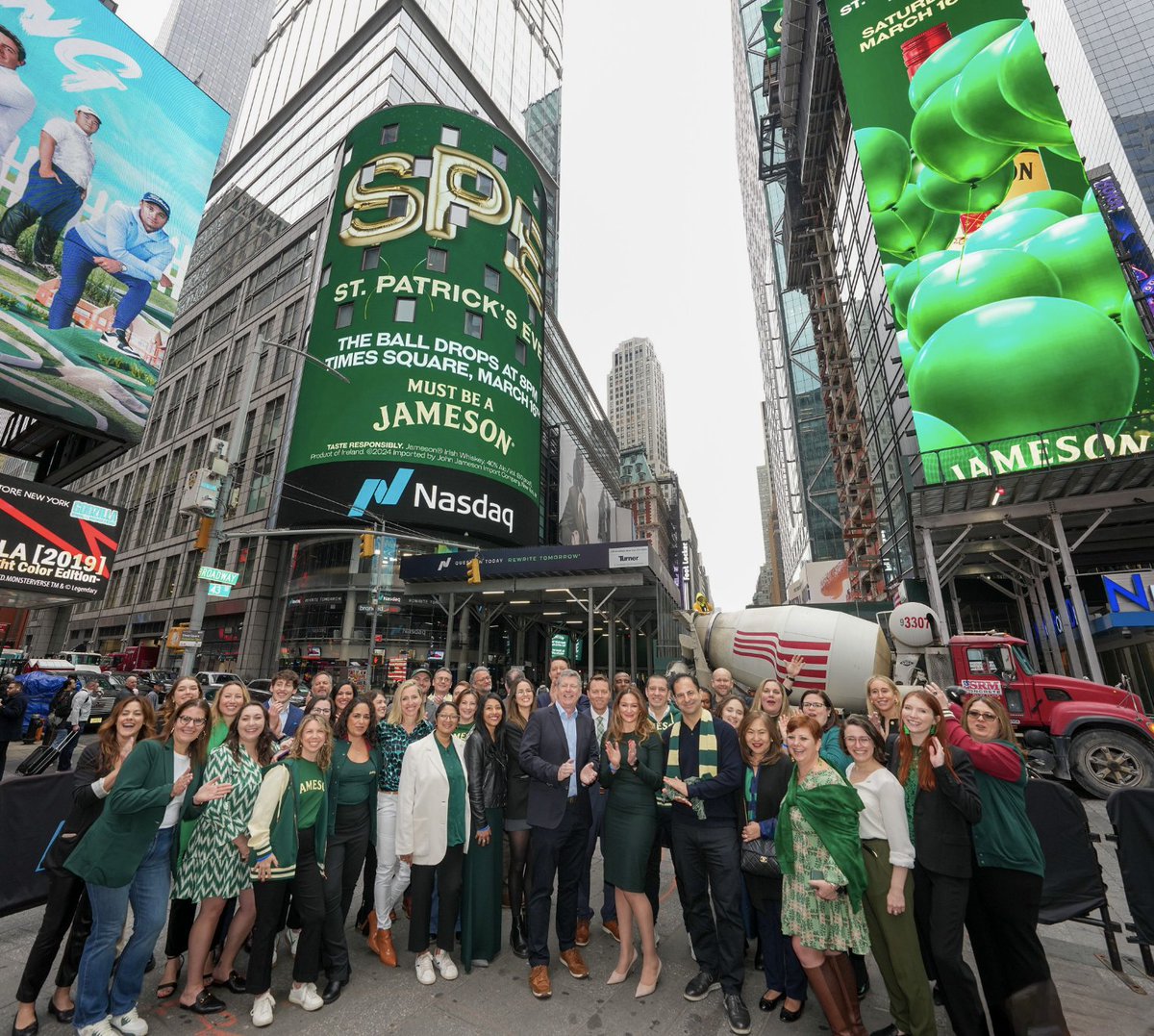 NasdaqExchange's tweet photo. Cheers to @JamesonWhiskey and @PernodRicardUSA as they ring in #StPatricksEve! 🛎️🍀
@PernodRicardUSA, makers of best selling Irish whiskey brand @JamesonWhiskey have come together at the @NasdaqExchange Opening Bell to kickoff #StPatricksEve, a new holiday created by Jameson to kickoff #StPatricksDay in Times Square on Saturday, March 16th. Cheers to @JamesonWhiskey and @PernodRicardUSA, we are thrilled to celebrate with you at MarketSite today!