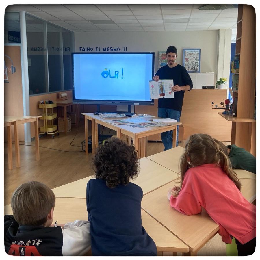 CEIP_de_CERVO's tweet photo. 🎨BIBLIOTECA CREATIVA🎨
Hoxe recibimos a visita de Carlos Gallego na escola para levar a cabo o obradoiro de #bibliotecacreativa de collage 🤗
Grazas a Carlos e por amosarnos esta técnica artística 🫶🏼
@bescolaresgal #bescolaresgal #bescolaresgalabertas #bibliotecascreativas https://t.co/xplJGuNuYF