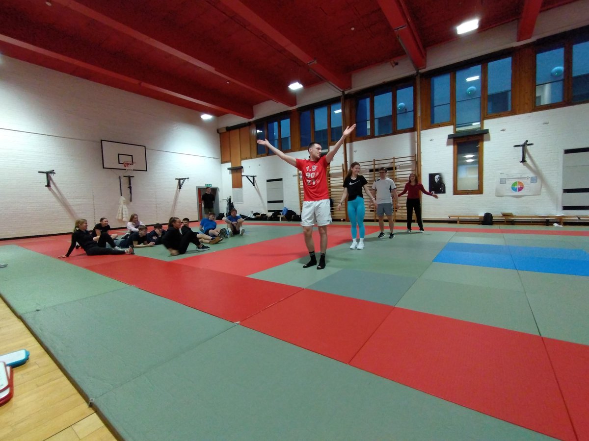 UoE_PE's tweet photo. Great work from Year 3 Group A today in their final round of lesson study teaching. The focus of this round was higher order thinking in NQPE. They have put a big effort into this task and been a pleasure to work with. https://t.co/jkw7zRjqdw