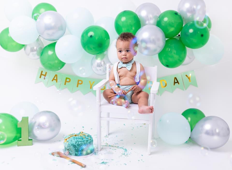 Cake smash - are you celebrating your child Birthday soon? #photographer #cakesmashphotography
