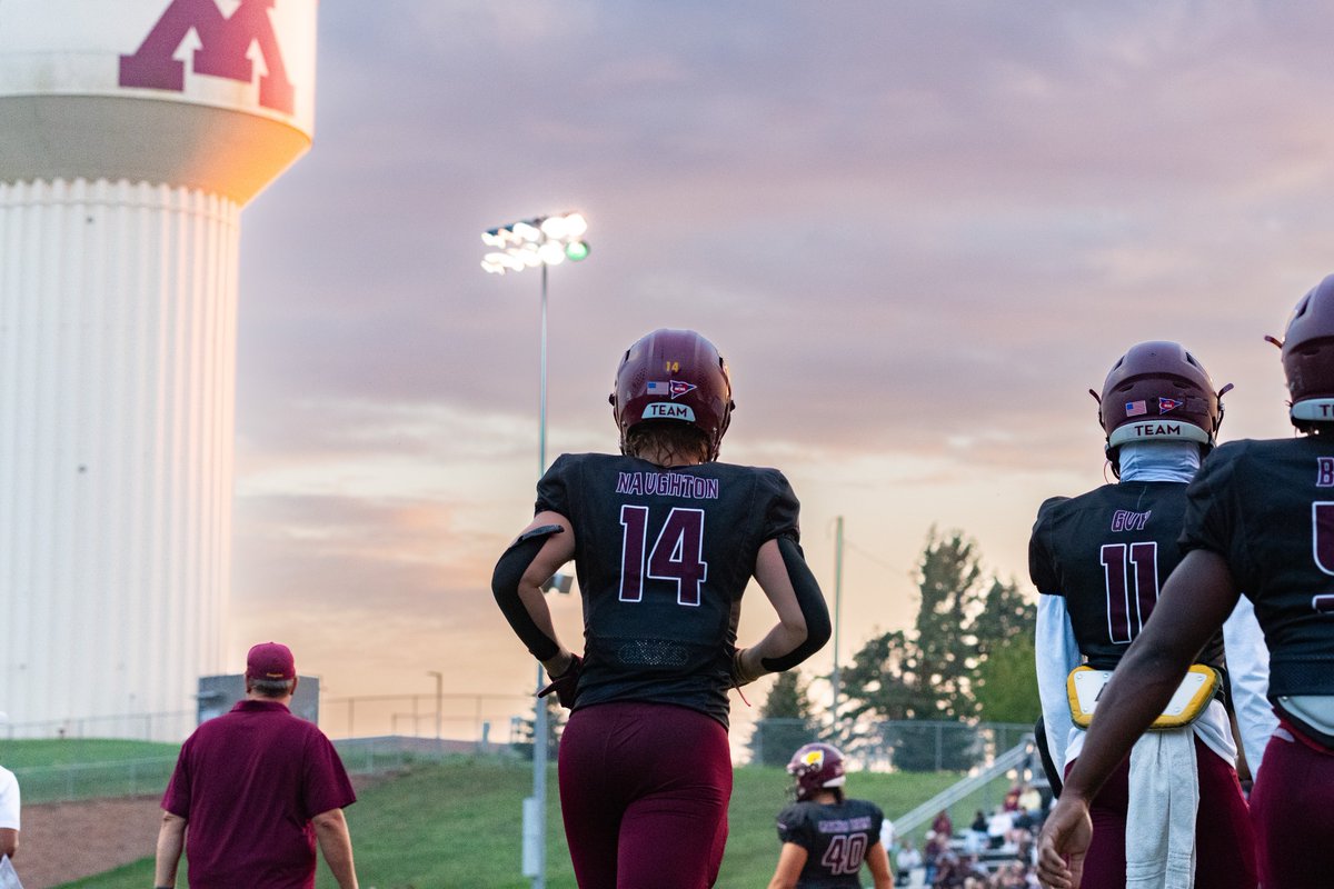 Senior Spotlight 🚨    

WR Dylan Naughton

Hometown: Loveland, CO
    
Major: Double Major in Political Science and History 

Accolades: 4x Academic All-Conference, 75 receptions, 6 Touchdowns

Post-grad plans: Law School  

#TEAM #RollCougs🐾