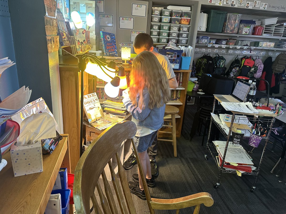 I am in awe of the great collaboration and teamwork happening in 4th grade as we prepare for conferences next week. <a href="/RVRoadrunner/">Ridgeview Elementary</a> #proudteacher